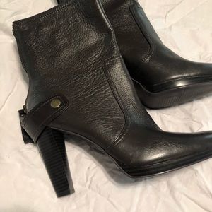 Vera Wang ankle boots